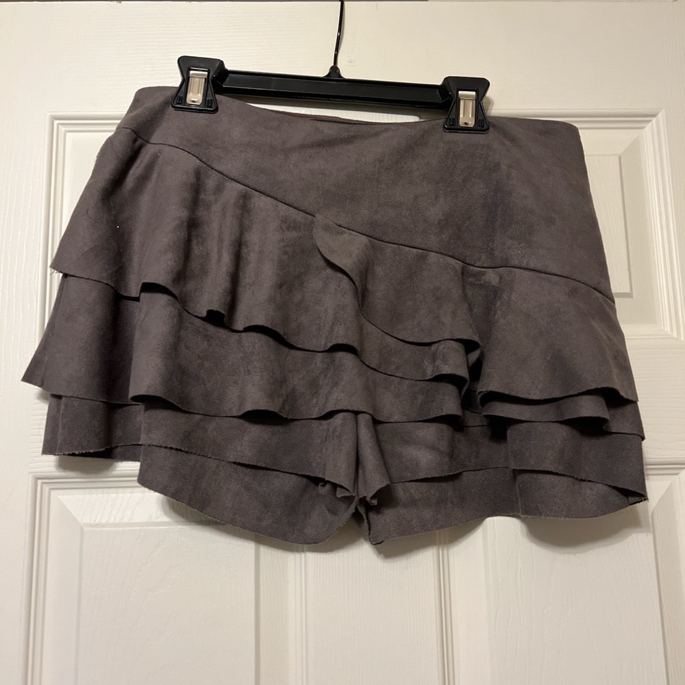Gray suede shorts with layers